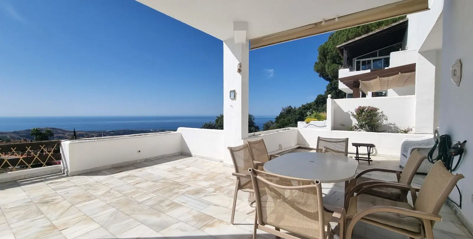 Sale of middle floor apartment in La Mairena 9