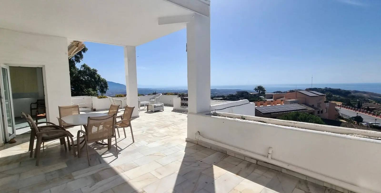Sale of middle floor apartment in La Mairena 10