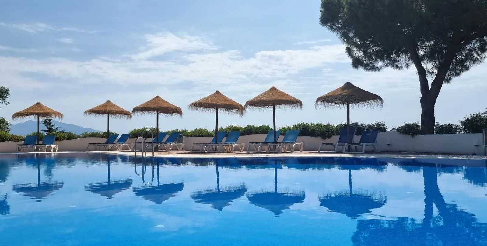 Sale of middle floor apartment in La Mairena 12