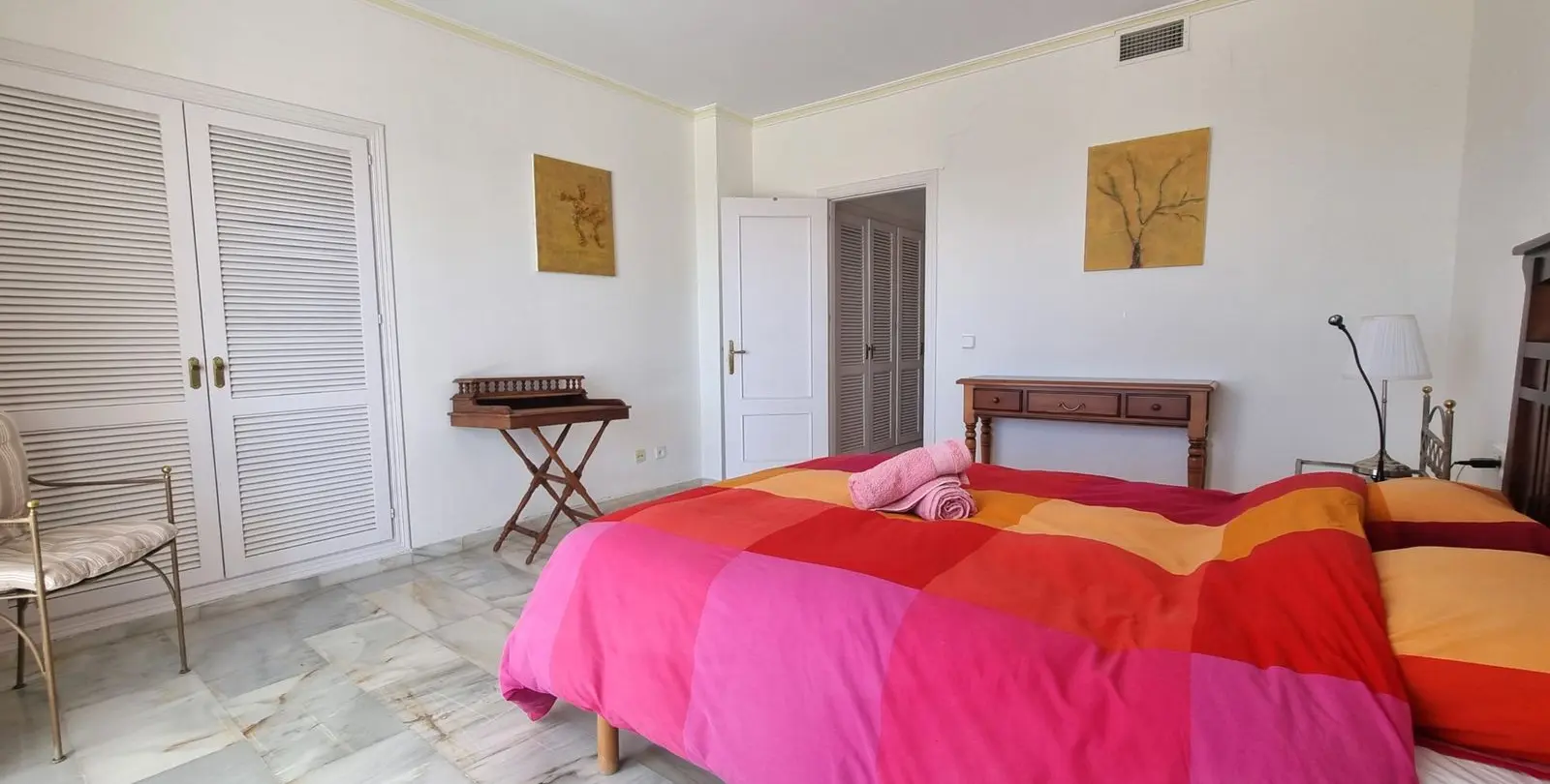 Sale of middle floor apartment in La Mairena 15
