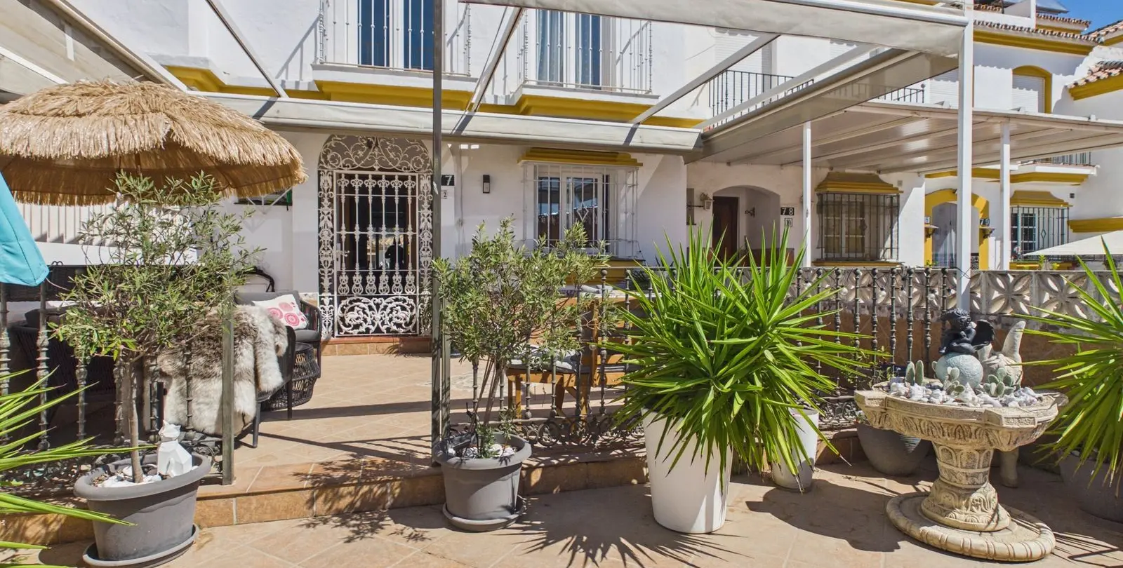 Sale of townhouse in Estepona 1