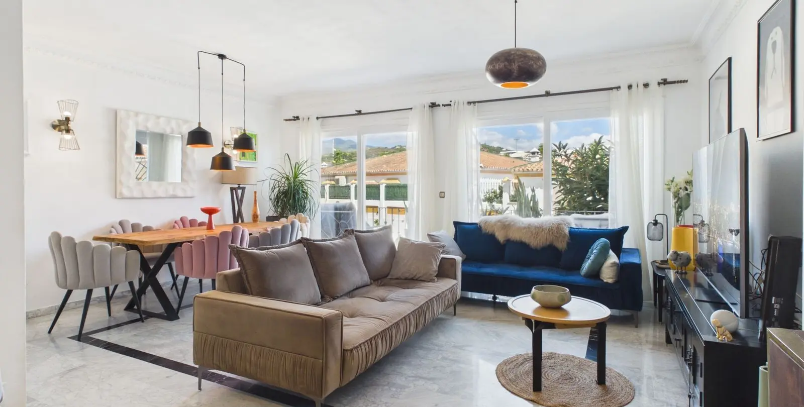 Sale of townhouse in Estepona 2