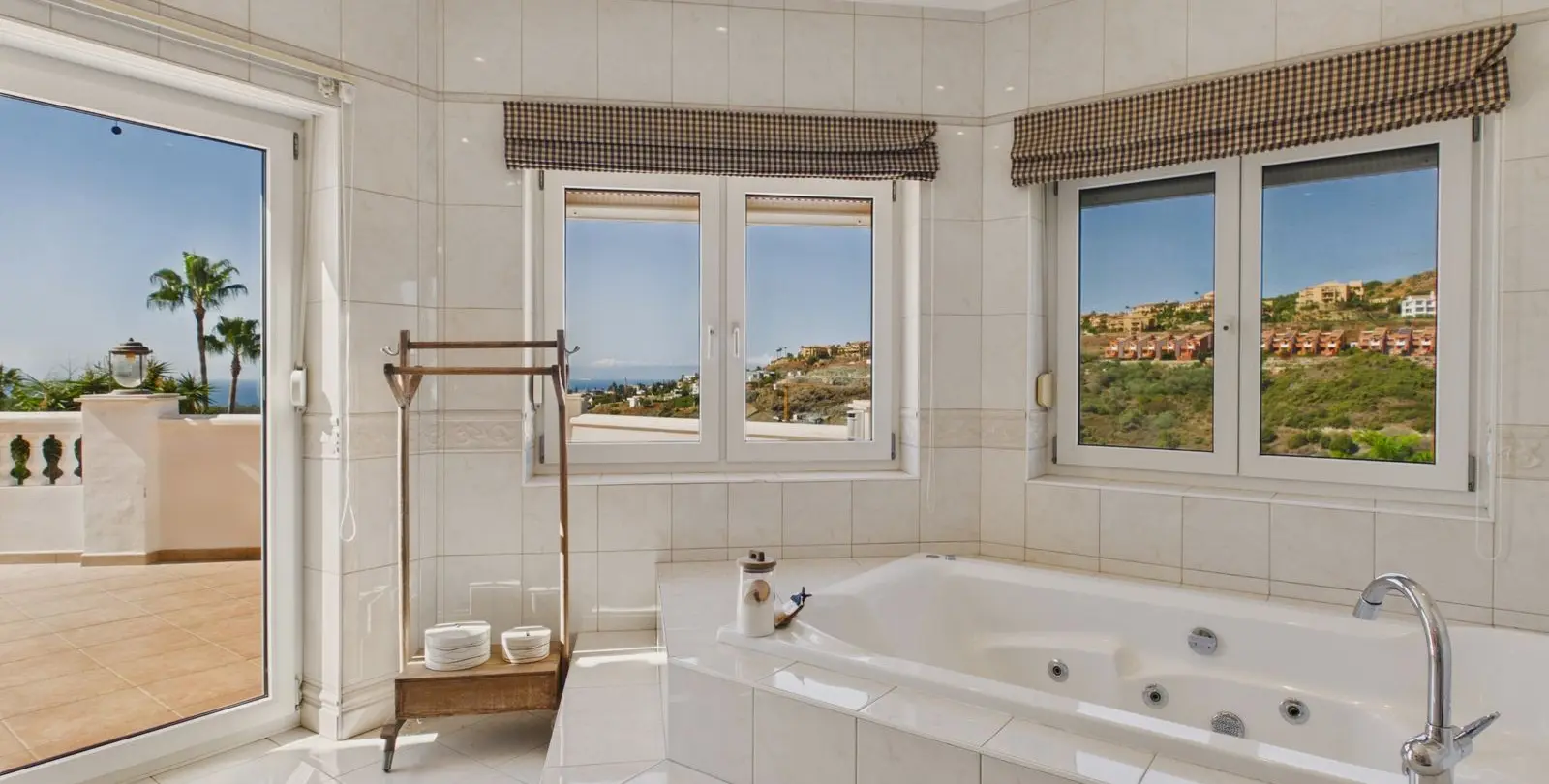 Sale of detached villa in Benahavís 26