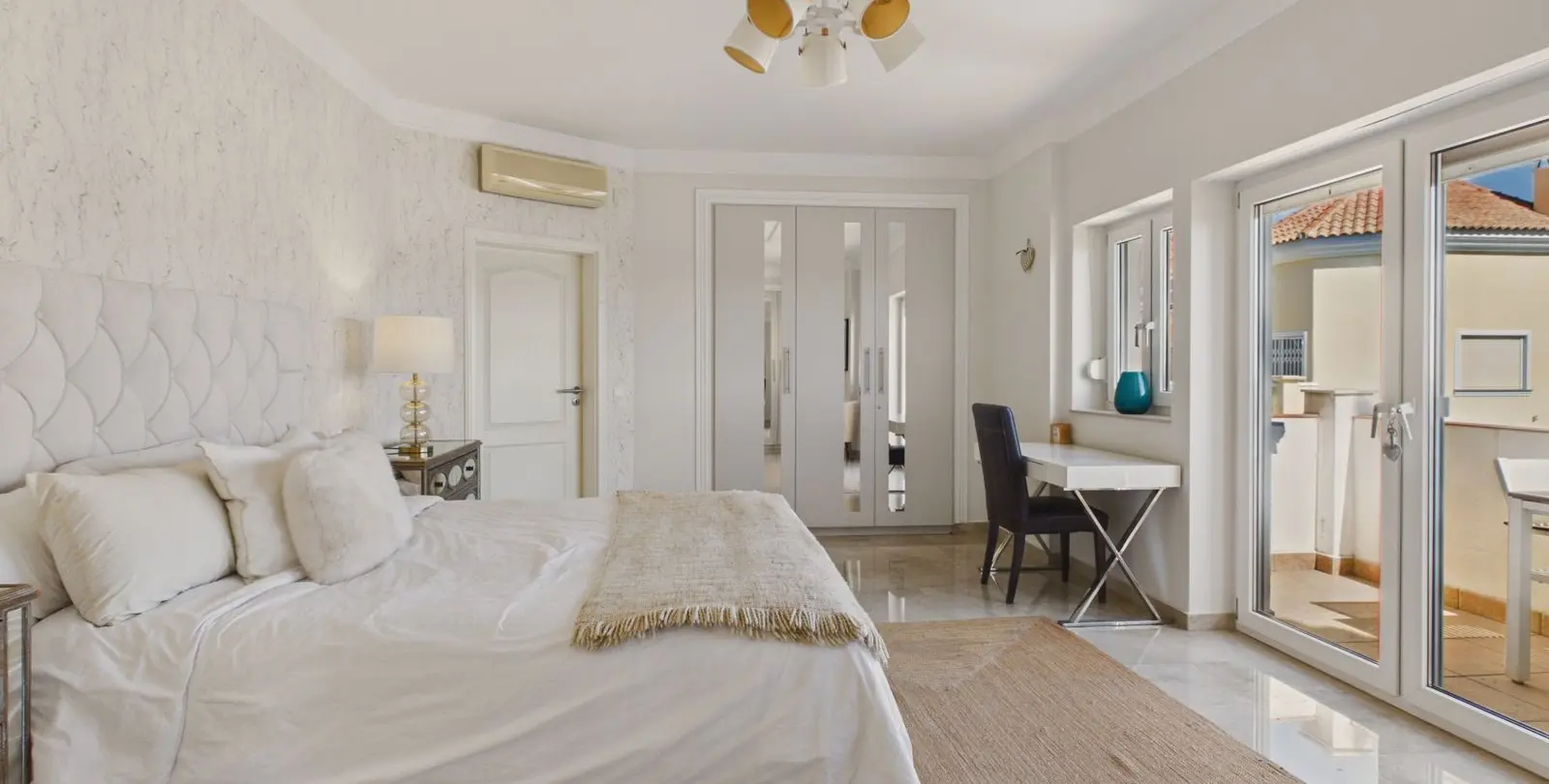 Sale of detached villa in Benahavís 34