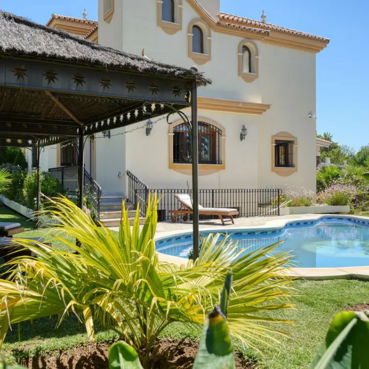 Alquiler a largo plazo de villa independiente en Costabella