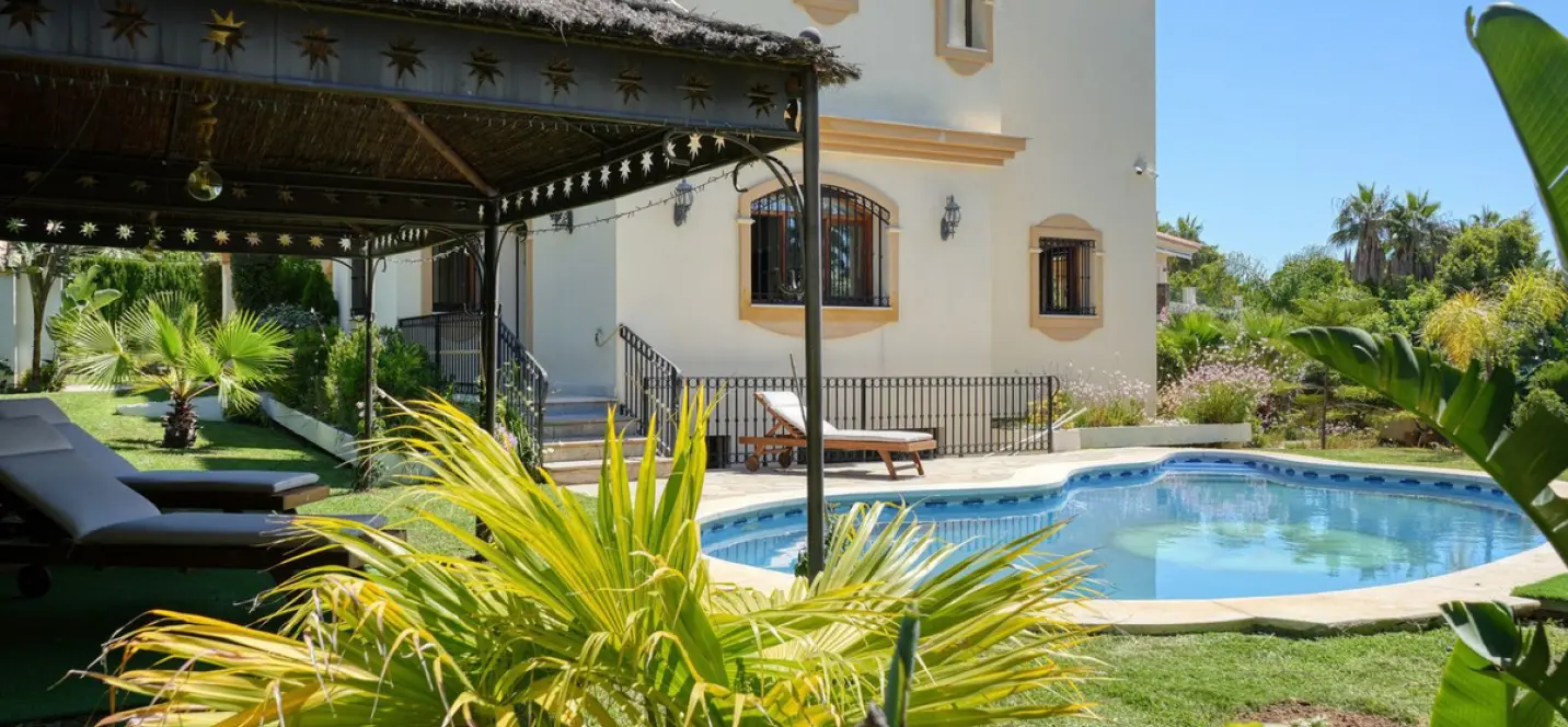 Long-term rent of detached villa in Costabella 0