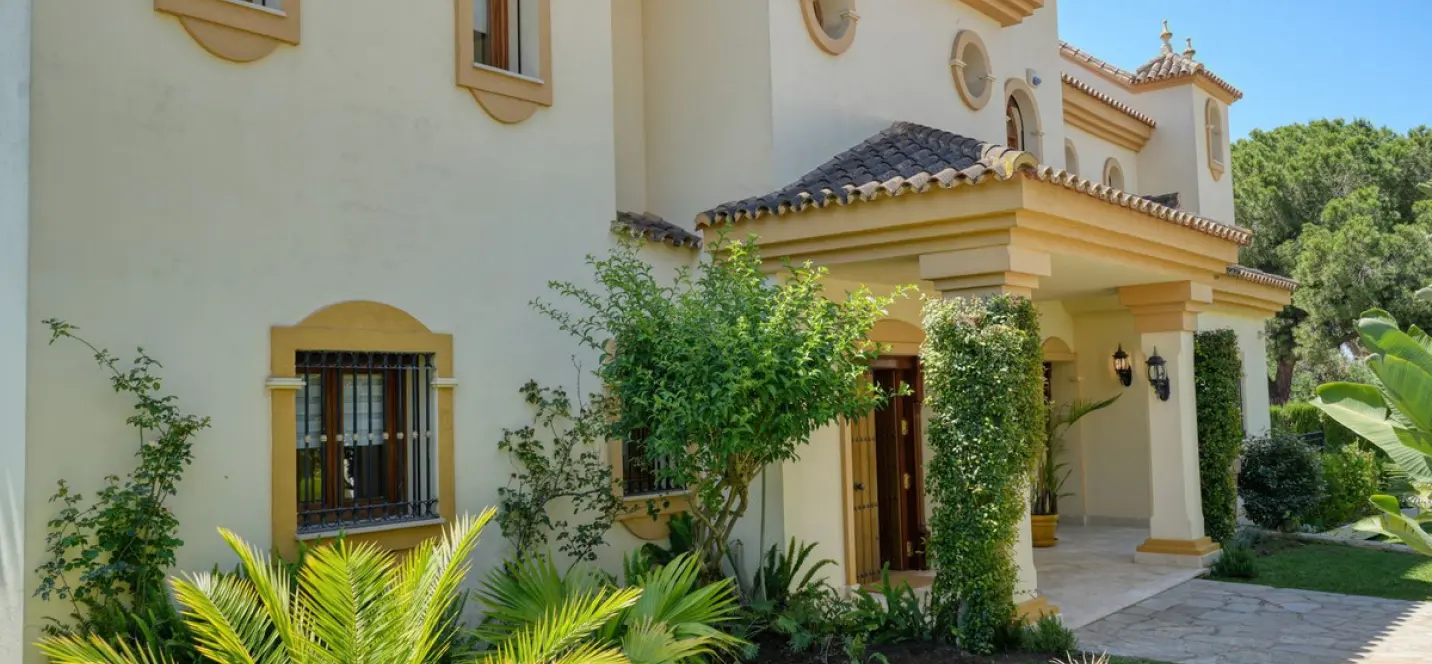 Long-term rent of detached villa in Costabella 1