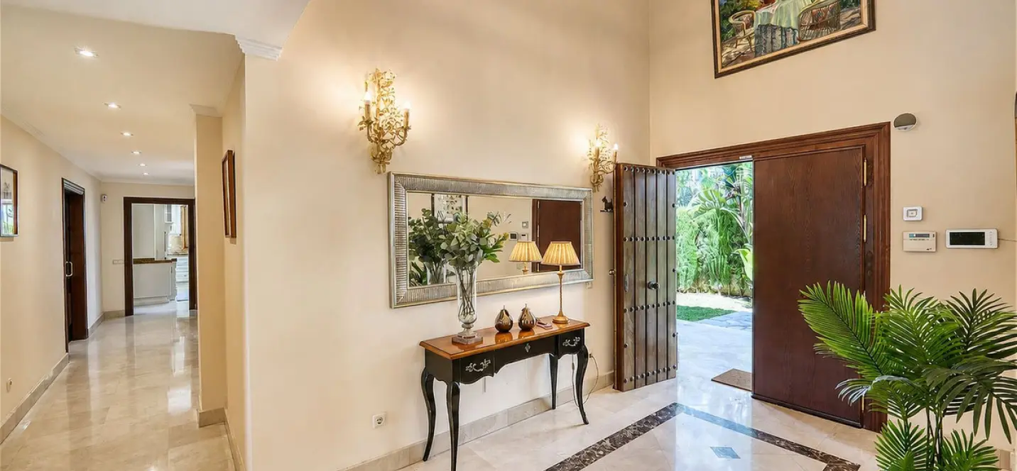 Long-term rent of detached villa in Costabella 3