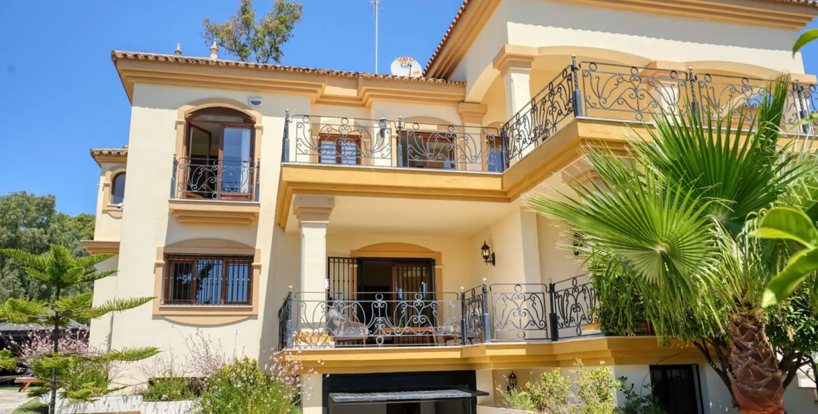 Alquiler a largo plazo de villa independiente en Costabella 43