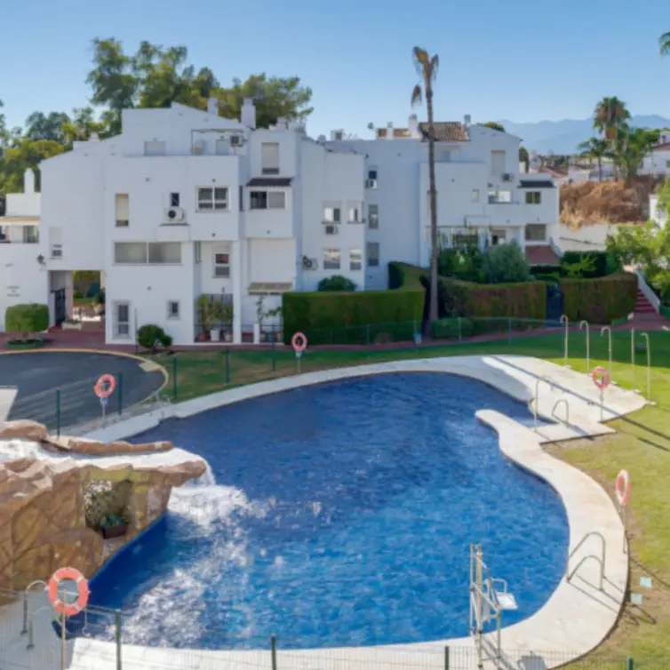 Продажа апартаментов на среднем этаже в Marbella