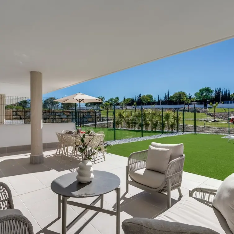Продажа апартаментов на первом этаже в Estepona