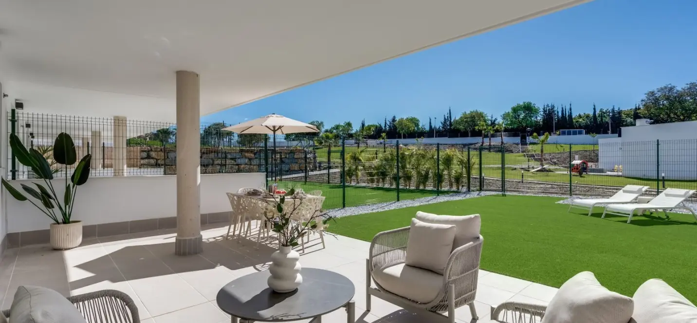 Продажа апартаментов на первом этаже в Estepona 0