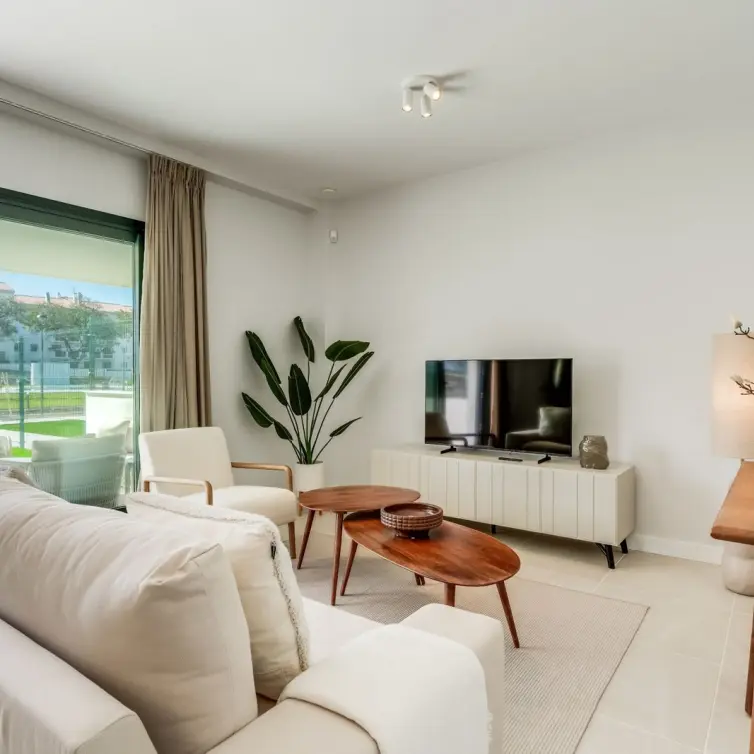 Продажа апартаментов на первом этаже в Estepona