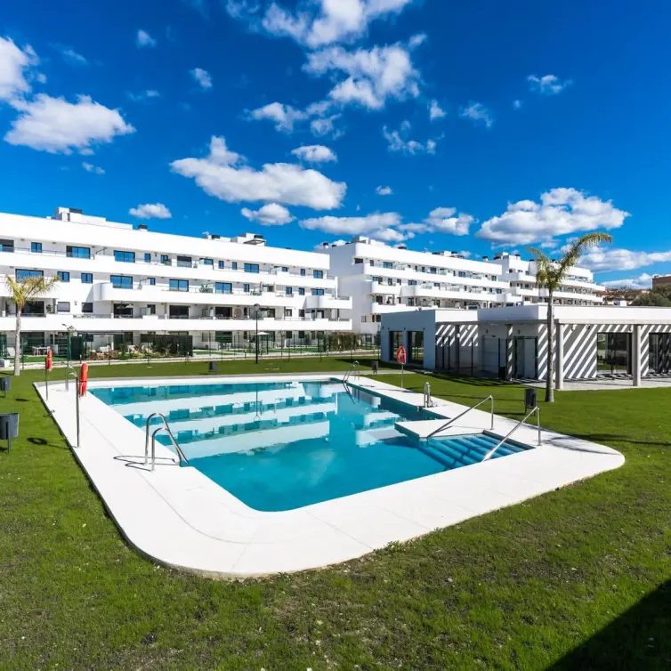 Продажа апартаментов на первом этаже в Estepona