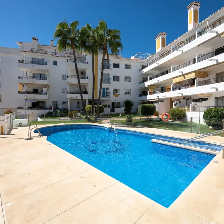Venta de apartamento en planta media en Riviera del Sol