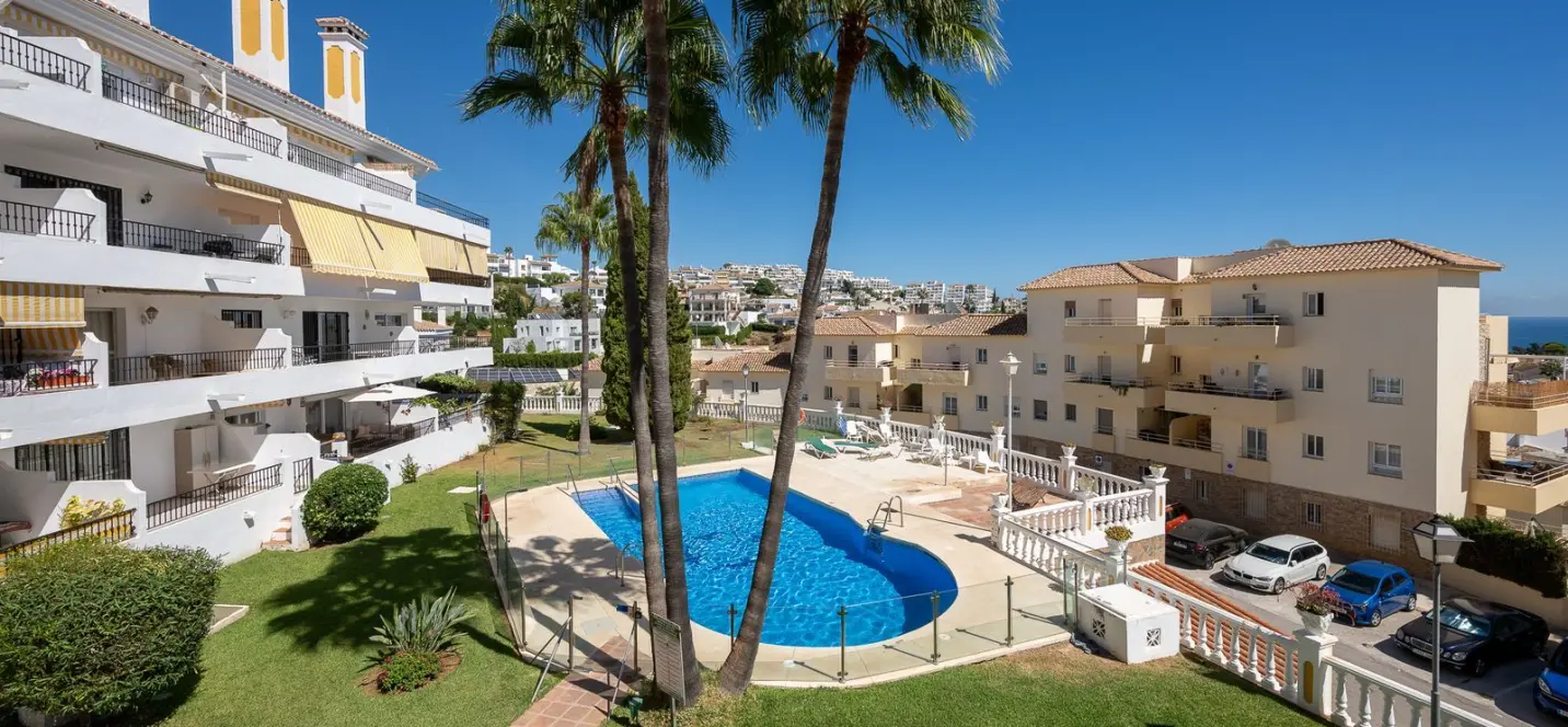 Venta de apartamento en planta media en Riviera del Sol 2