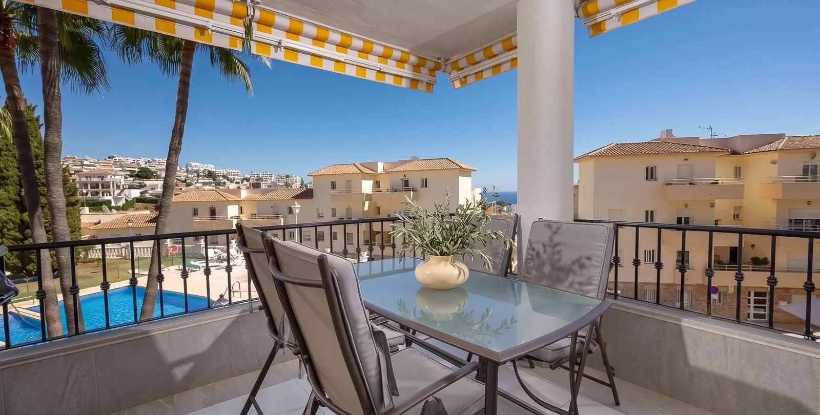 Venta de apartamento en planta media en Riviera del Sol 4