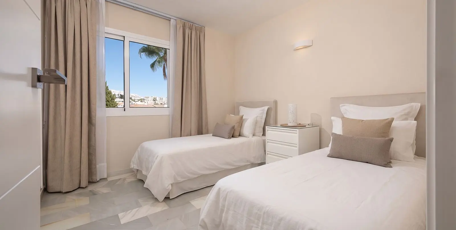 Venta de apartamento en planta media en Riviera del Sol 15