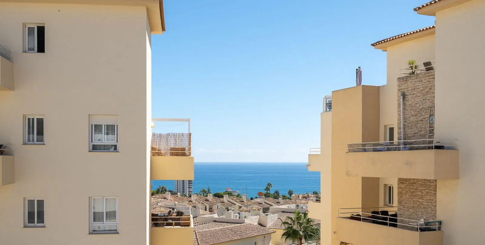 Venta de apartamento en planta media en Riviera del Sol 25