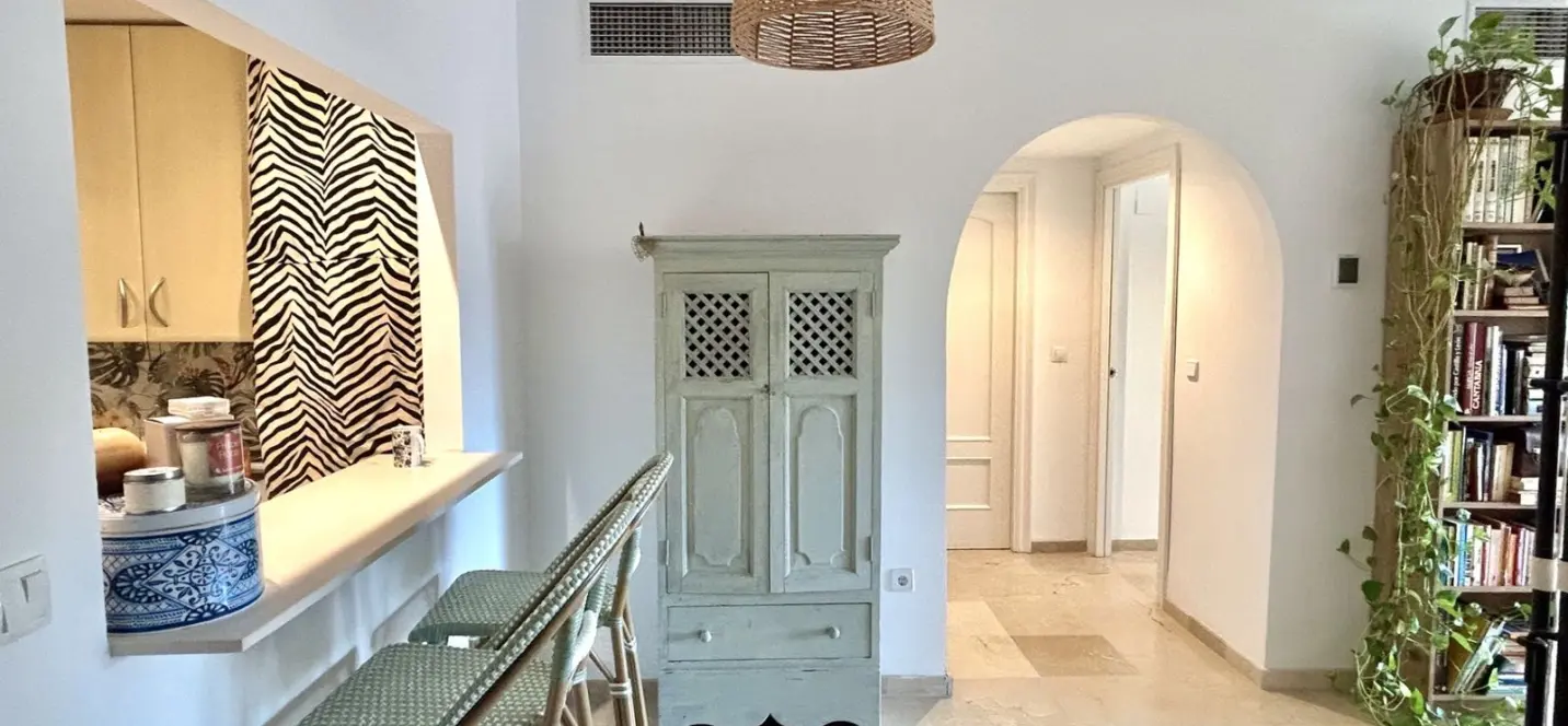 Sale of middle floor apartment in Guadalmina Alta 0