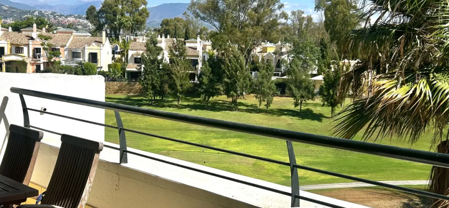 Sale of middle floor apartment in Guadalmina Alta 1