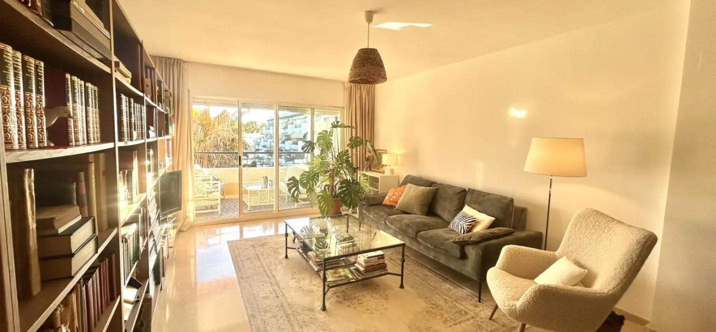 Sale of middle floor apartment in Guadalmina Alta 2