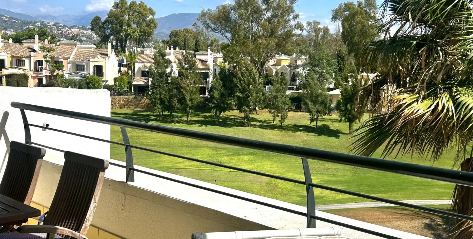 Sale of middle floor apartment in Guadalmina Alta 16