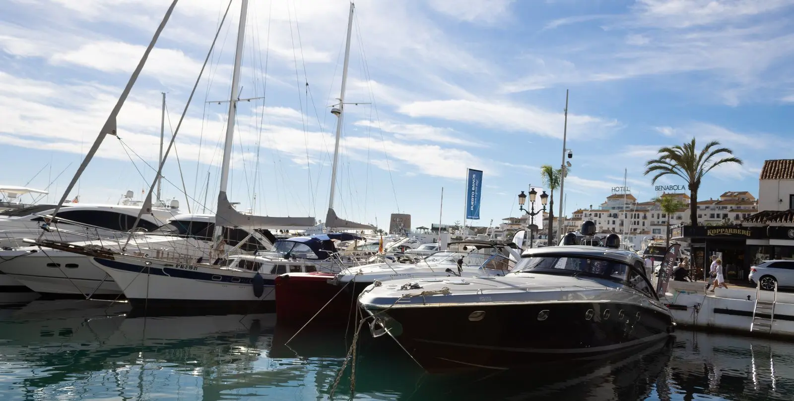 Sale of middle floor apartment in Puerto Banús 28
