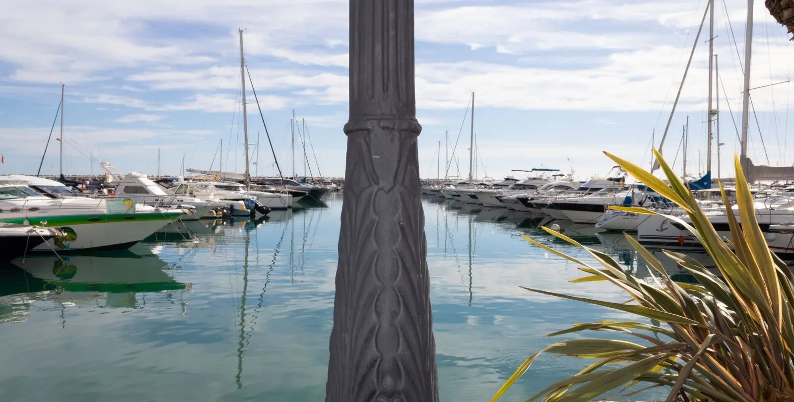 Sale of middle floor apartment in Puerto Banús 29