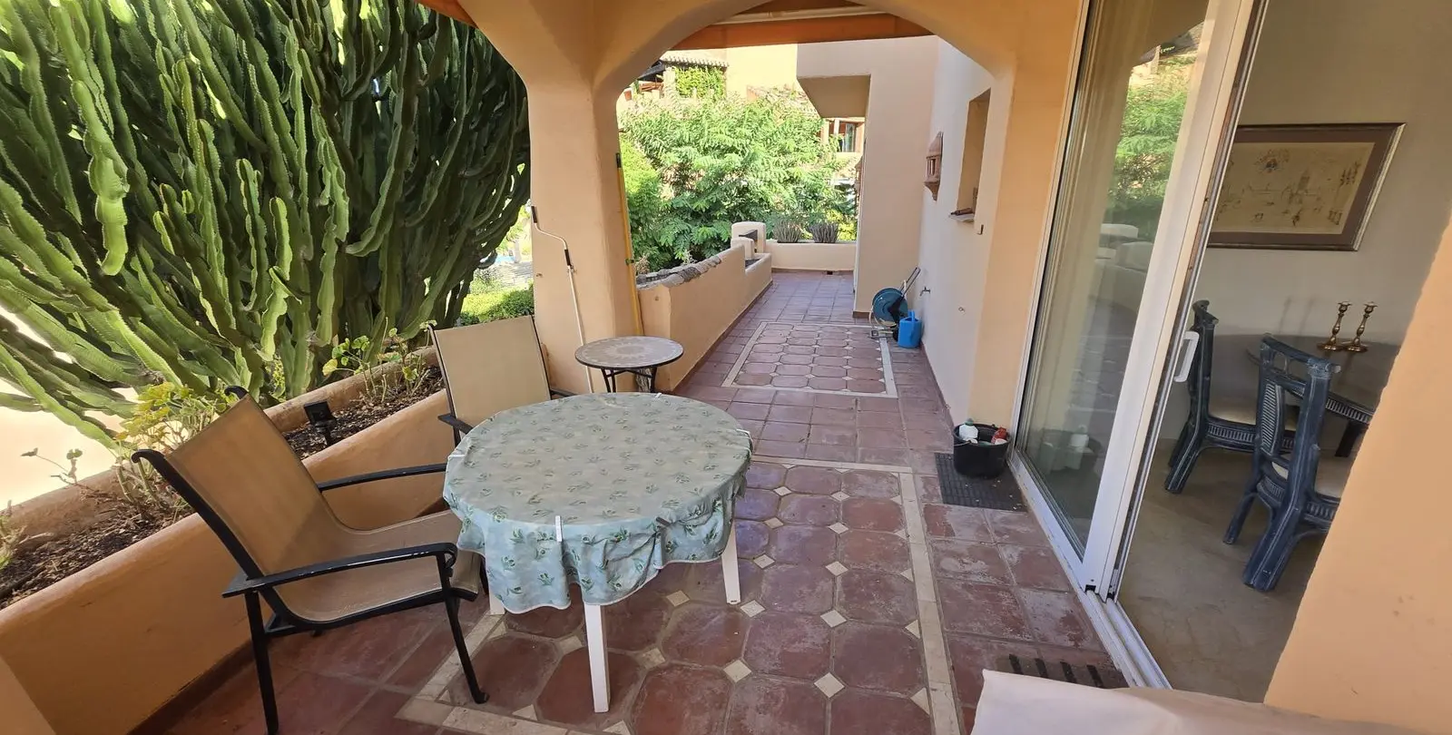 Sale of middle floor apartment in The Golden Mile 4