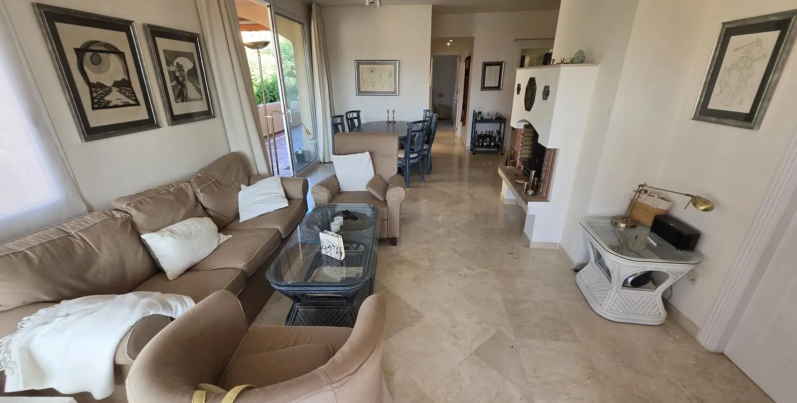 Sale of middle floor apartment in The Golden Mile 5