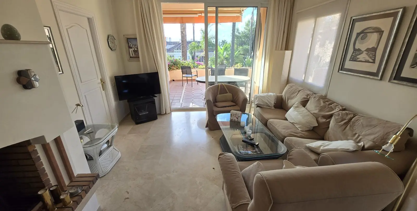 Sale of middle floor apartment in The Golden Mile 6