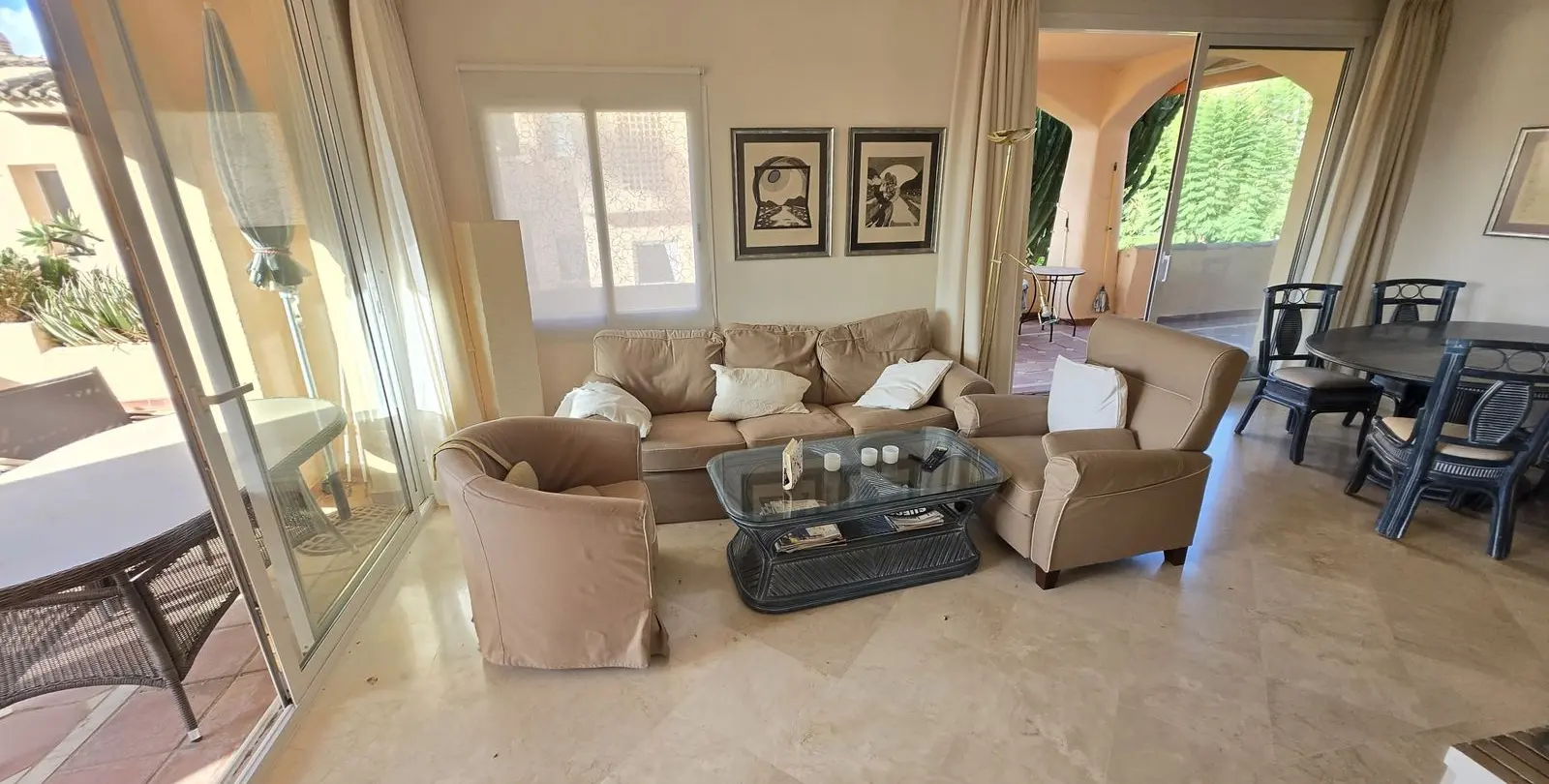 Sale of middle floor apartment in The Golden Mile 9