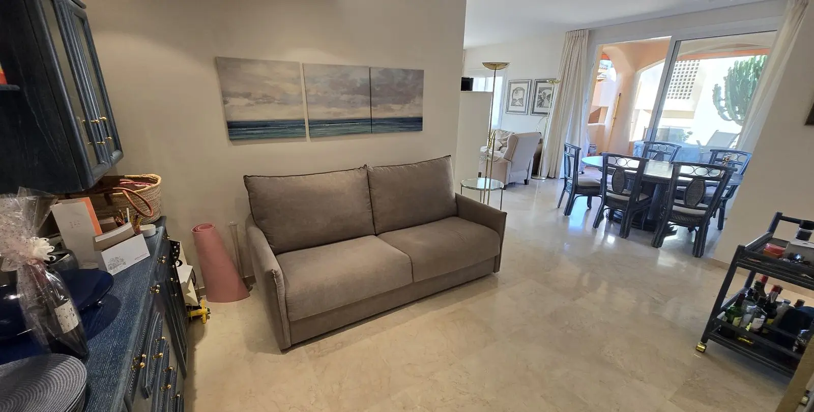 Sale of middle floor apartment in The Golden Mile 10