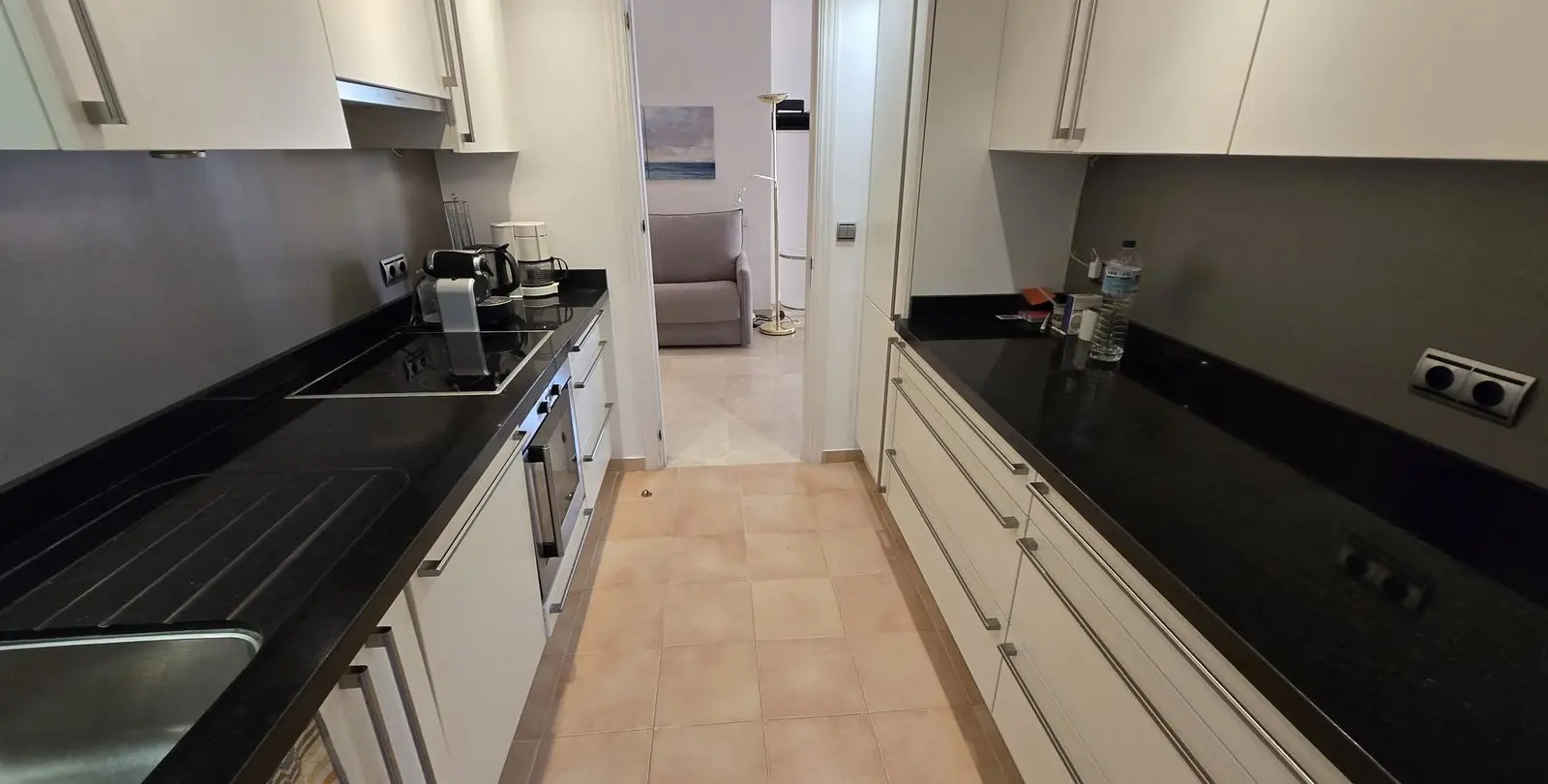 Sale of middle floor apartment in The Golden Mile 13