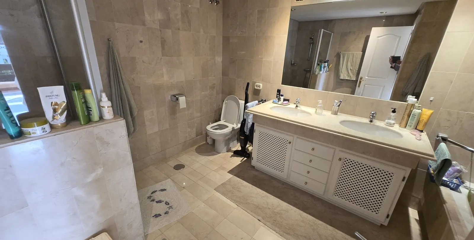 Sale of middle floor apartment in The Golden Mile 17