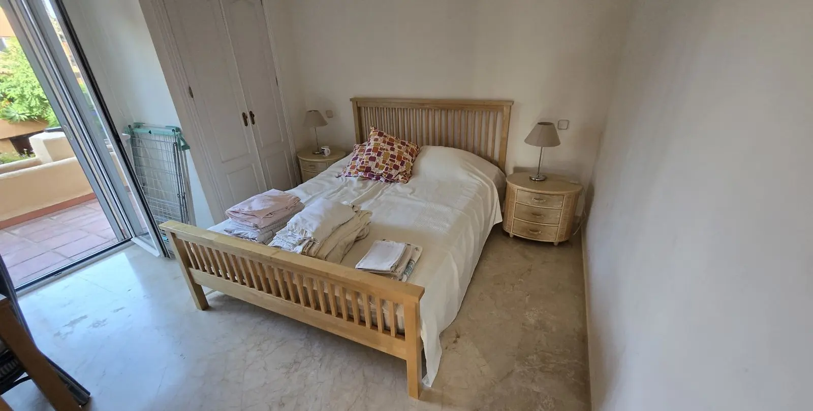 Sale of middle floor apartment in The Golden Mile 19