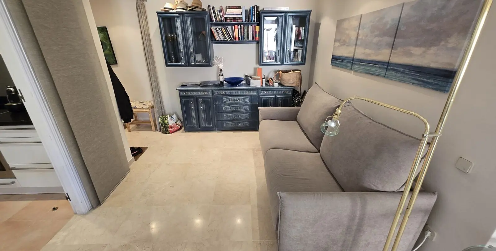 Sale of middle floor apartment in The Golden Mile 41