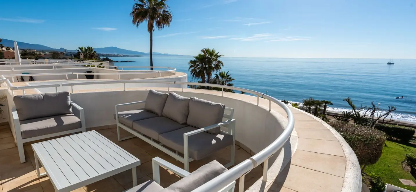 Venta de apartamento en planta baja en Estepona 0
