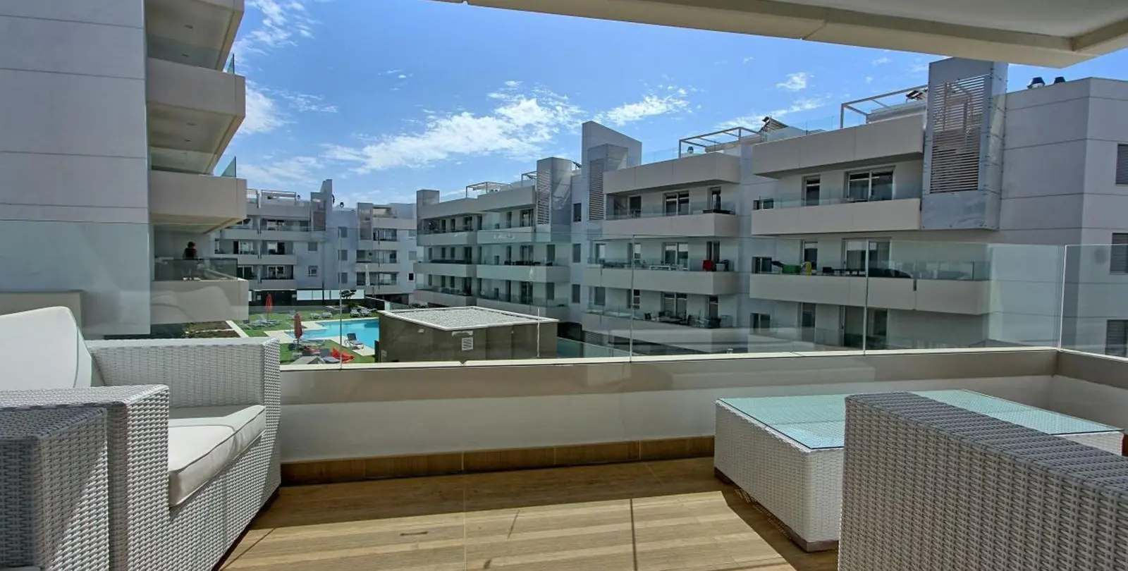 Sale of middle floor apartment in San Pedro de Alcántara 3