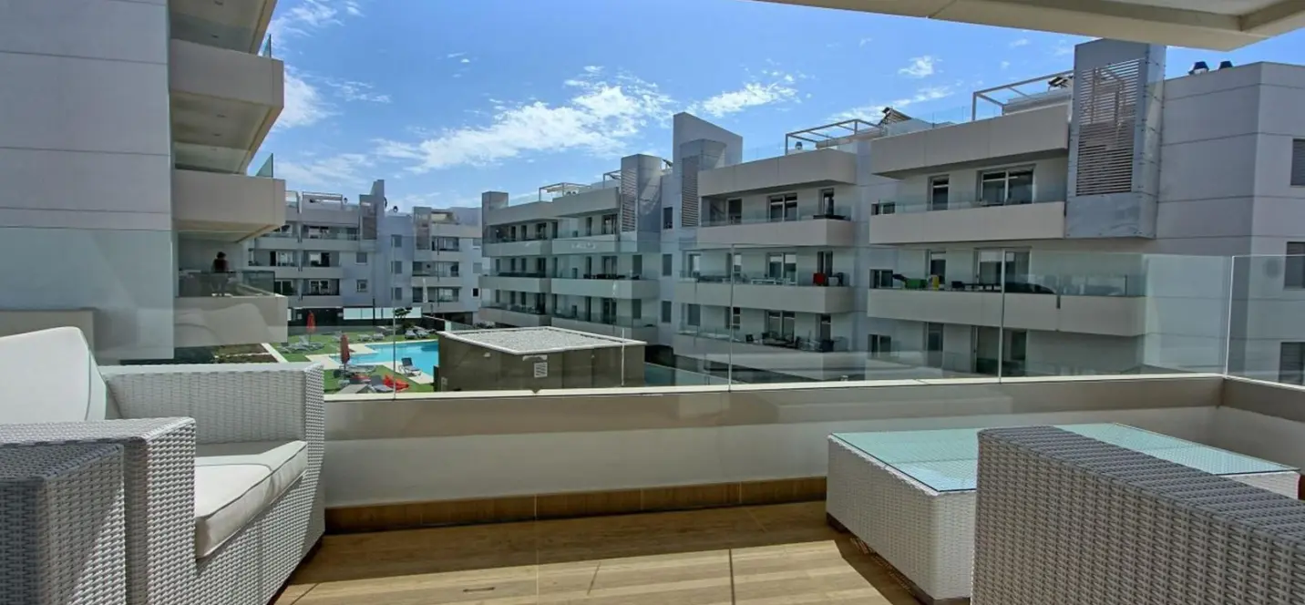 Sale of middle floor apartment in San Pedro de Alcántara 2