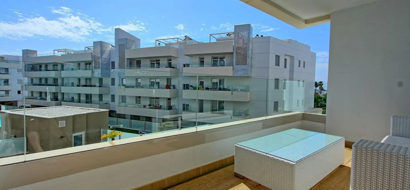 Sale of middle floor apartment in San Pedro de Alcántara 3