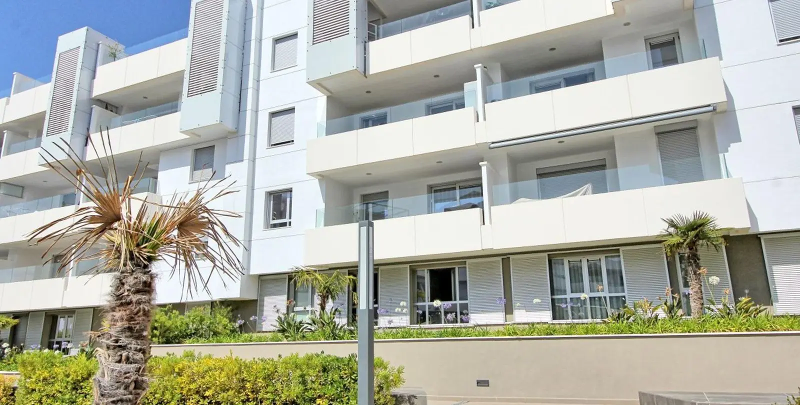 Sale of middle floor apartment in San Pedro de Alcántara 8