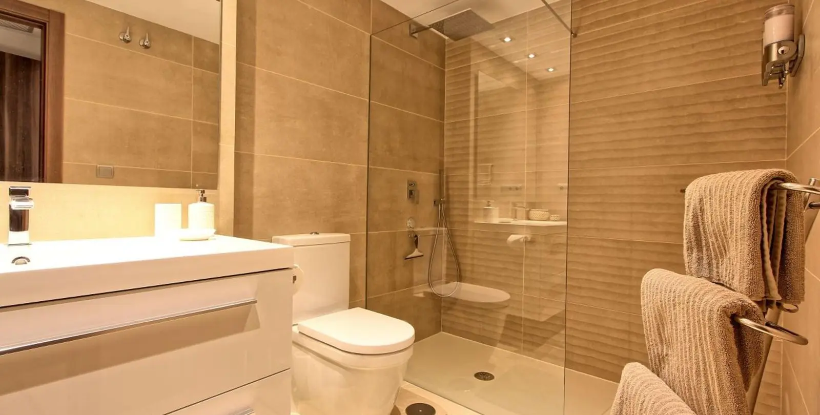 Sale of middle floor apartment in San Pedro de Alcántara 13