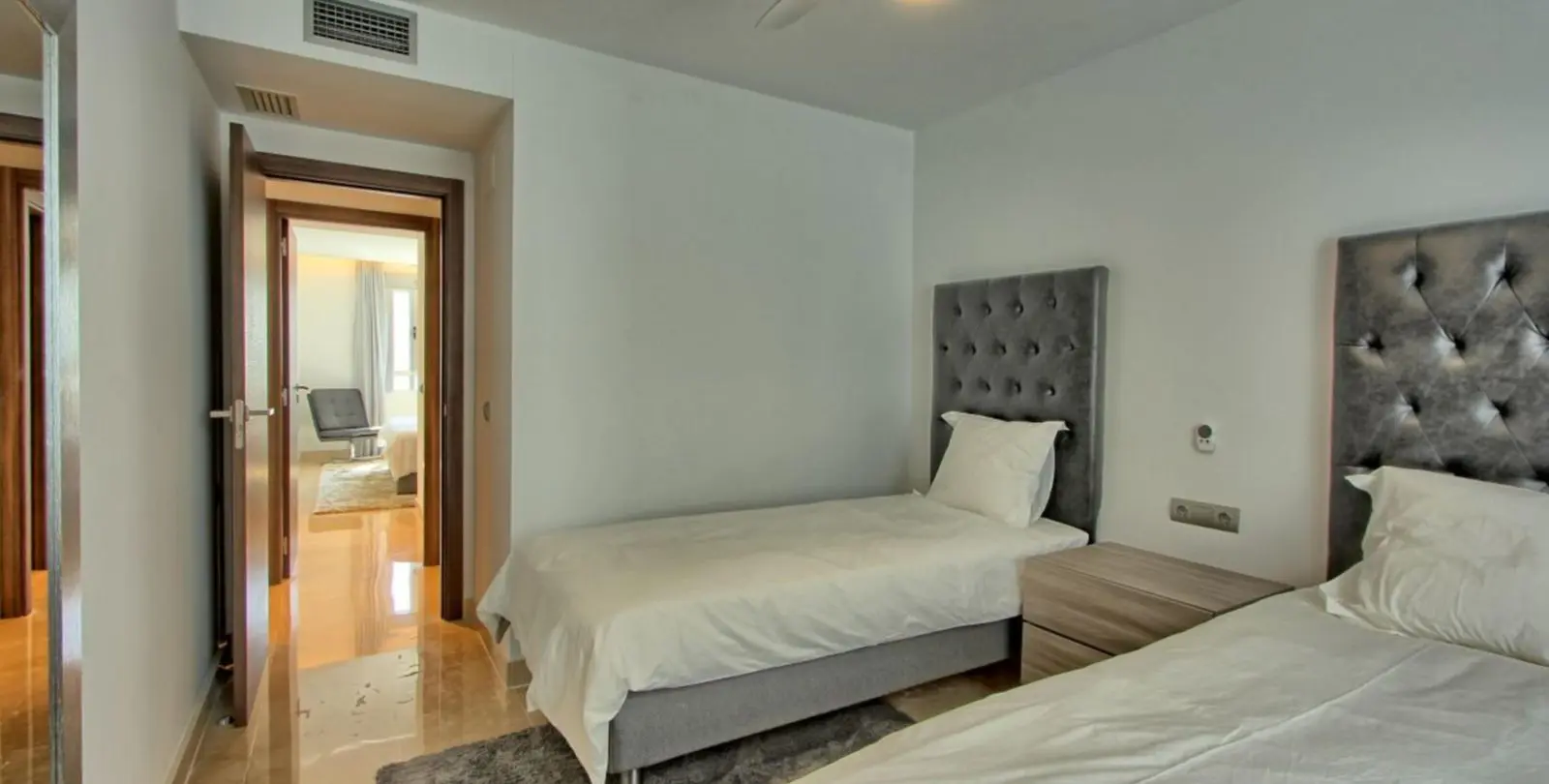Sale of middle floor apartment in San Pedro de Alcántara 15