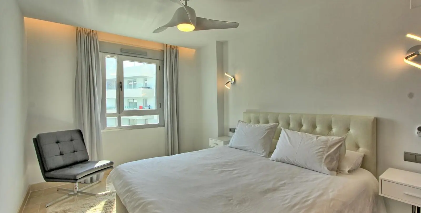 Sale of middle floor apartment in San Pedro de Alcántara 18