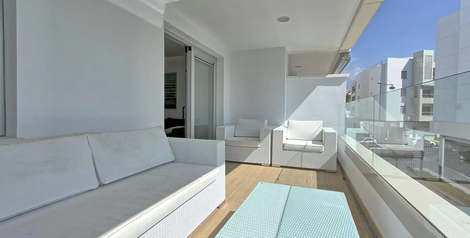 Sale of middle floor apartment in San Pedro de Alcántara 19