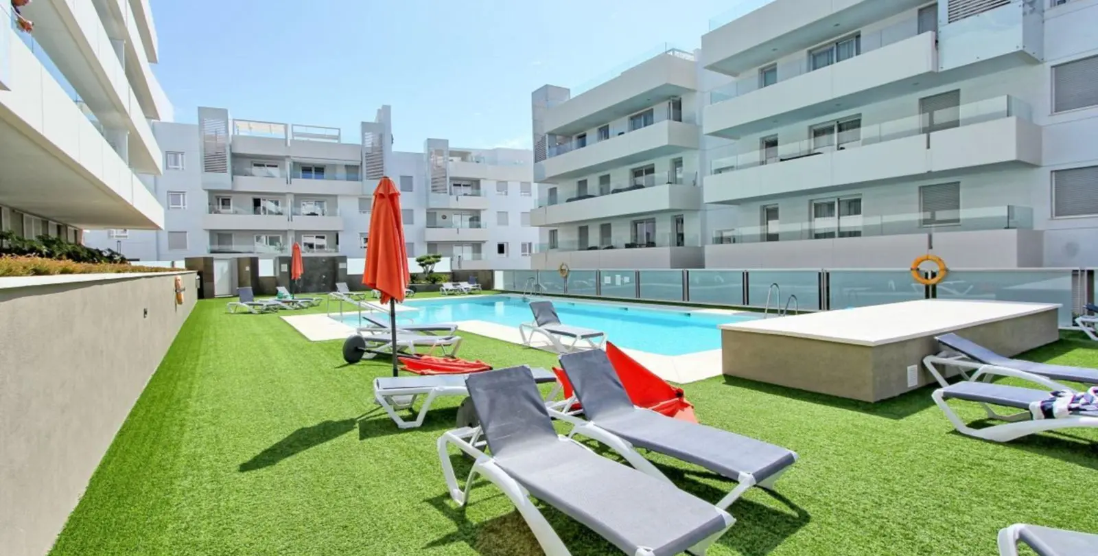 Sale of middle floor apartment in San Pedro de Alcántara 20