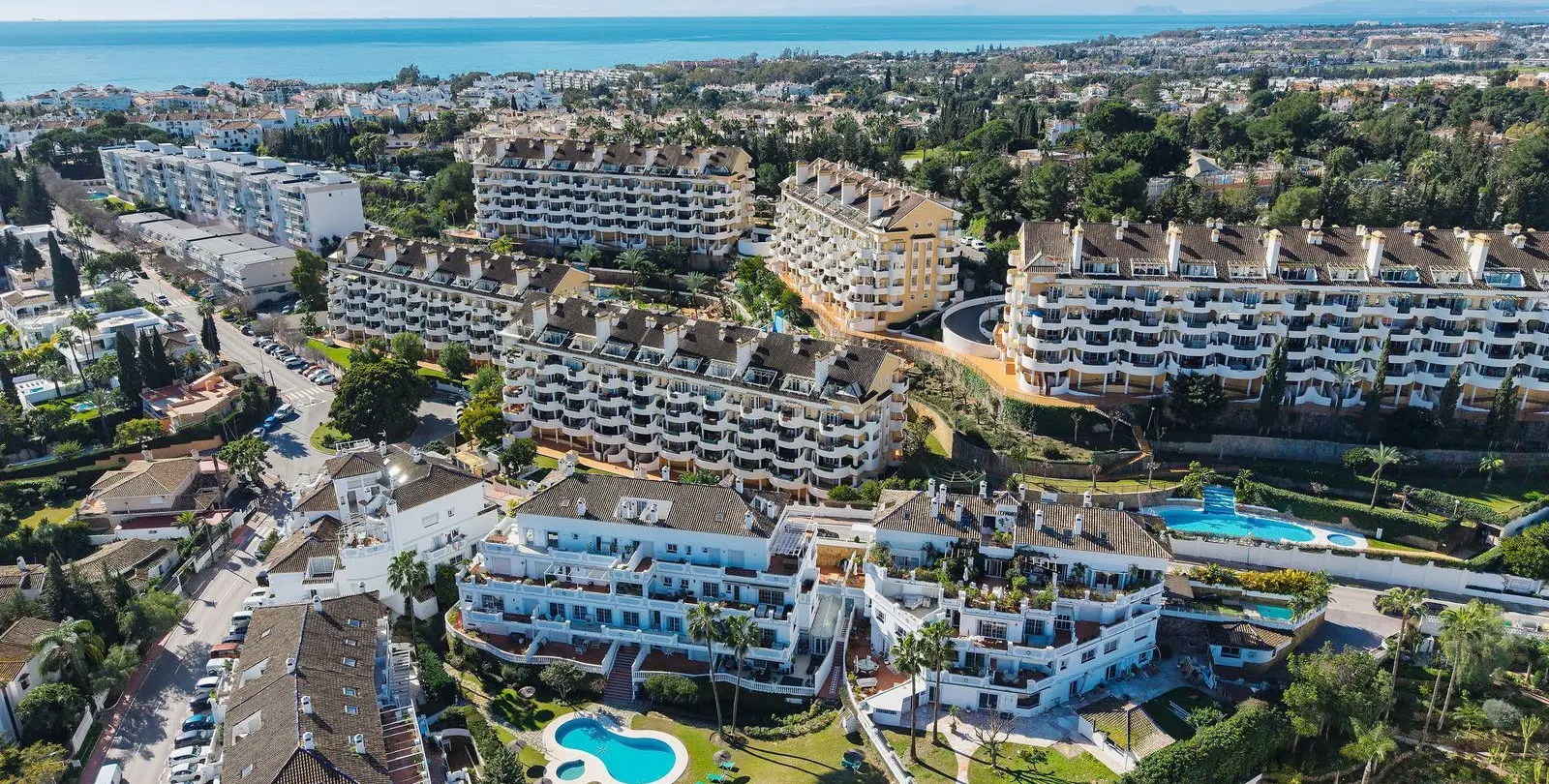 Sale of penthouse duplex in Nueva Andalucía 38