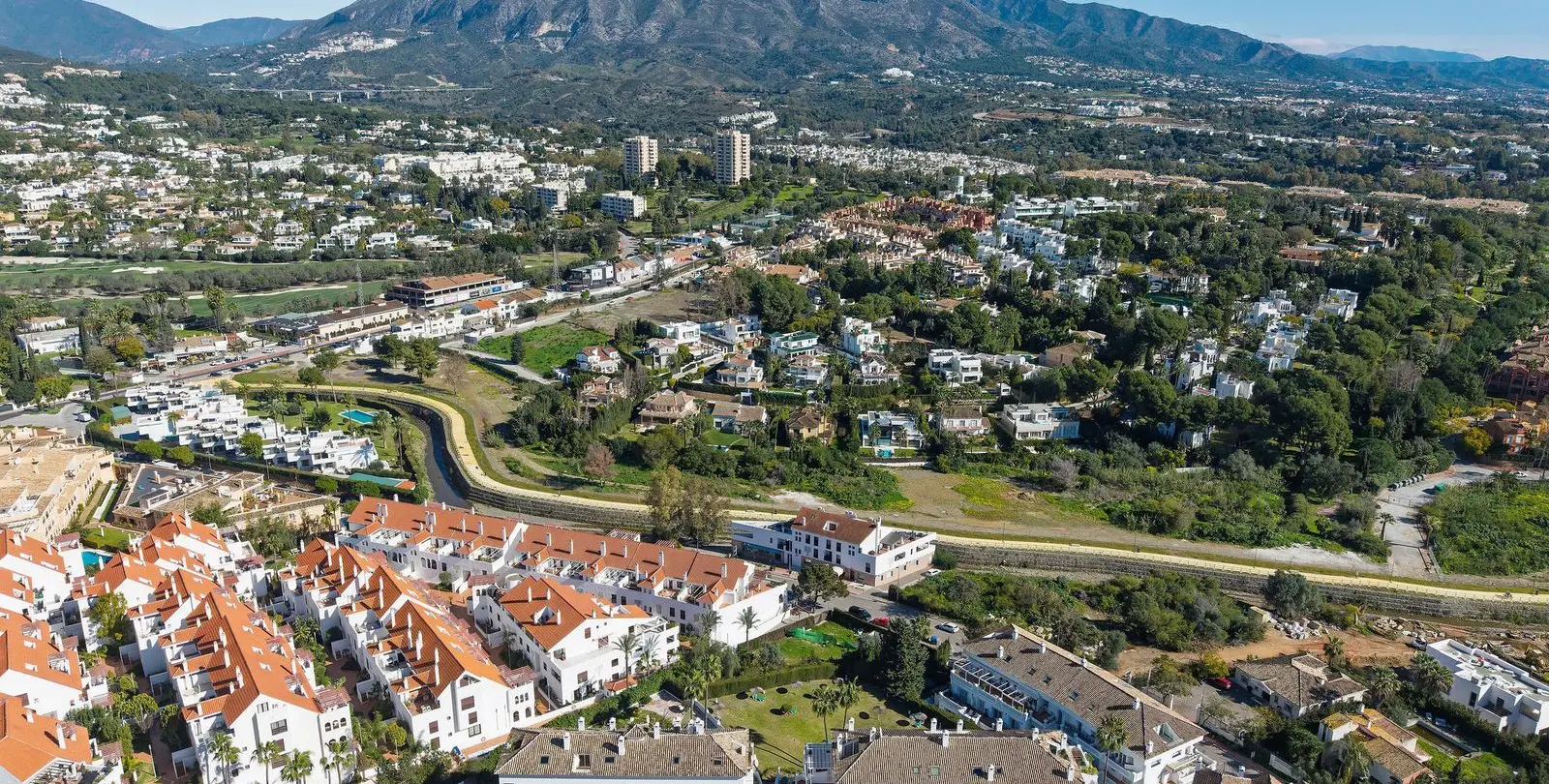 Sale of penthouse duplex in Nueva Andalucía 39